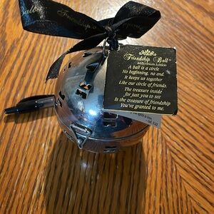 Vintage Original Friendship Ball by Alda’s approximately 3.2”